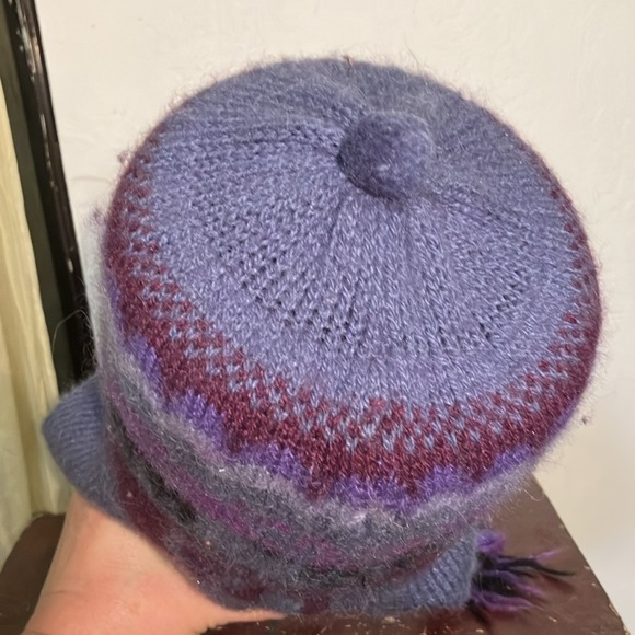 🌈 Reversible winter hat that covers the ears and has a Pom Pom on both sides!!! - Picture 7 of 8